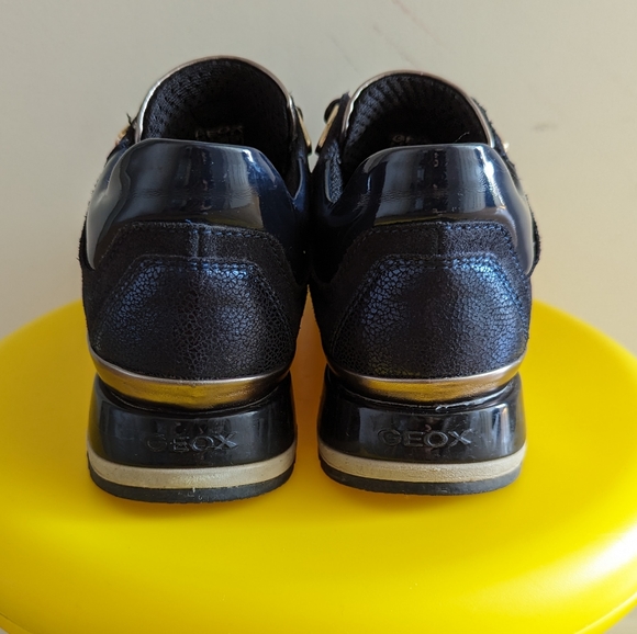 Gently used GEOX Navy Blue Sneakers size 5, EU 35 - Picture 9 of 11